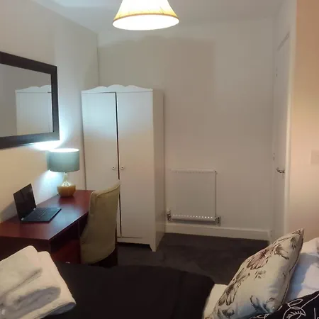 Ideal Home & Cottage Inviting 4 Bedroom Apartments Walsall Exterior photo