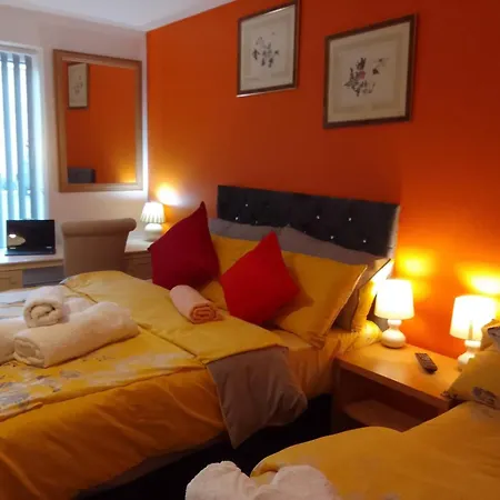 Ideal Home & Cottage Inviting 4 Bedroom Apartments Walsall Exterior photo