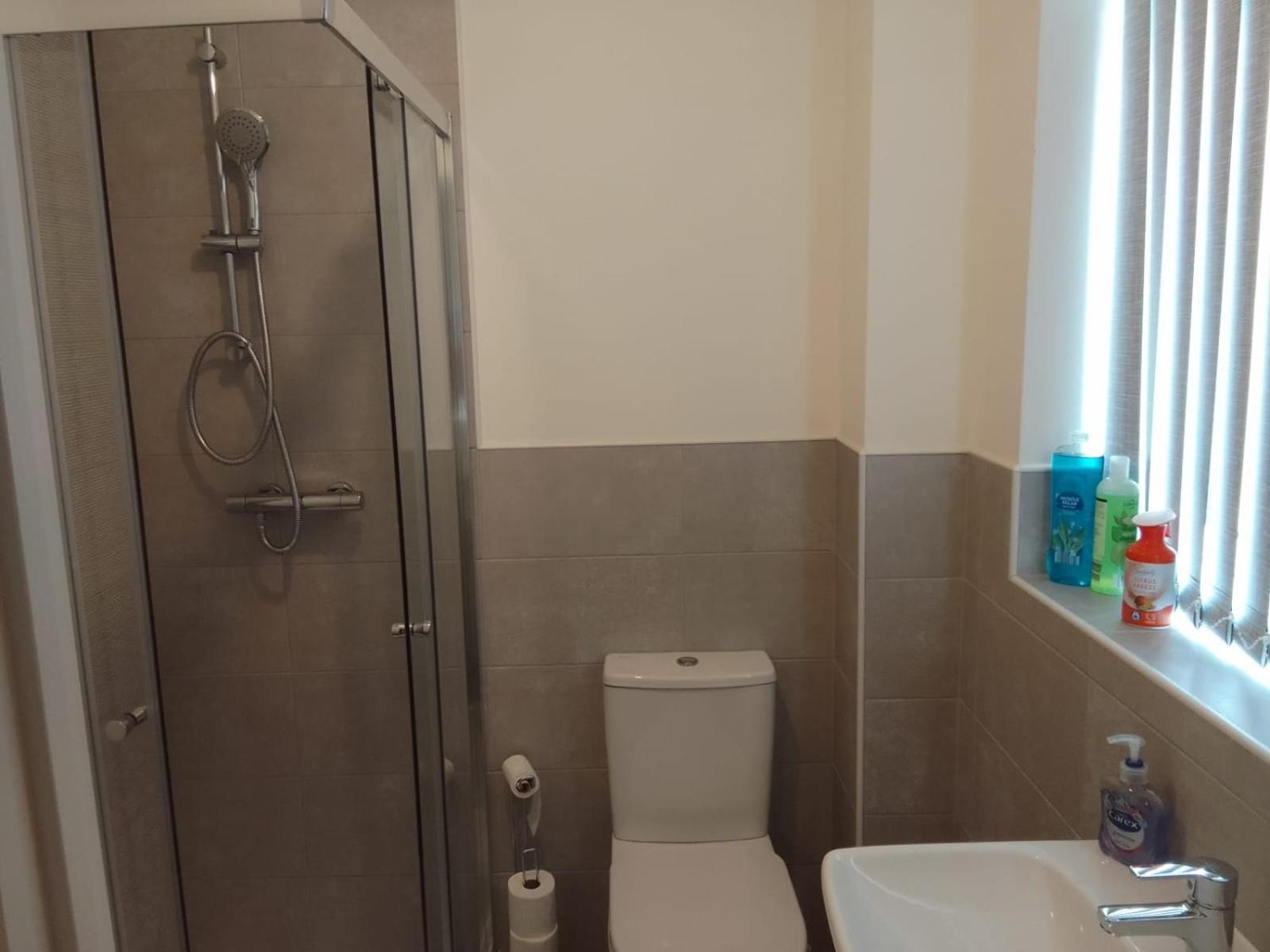 Ideal & Inviting 4 Bedroom *