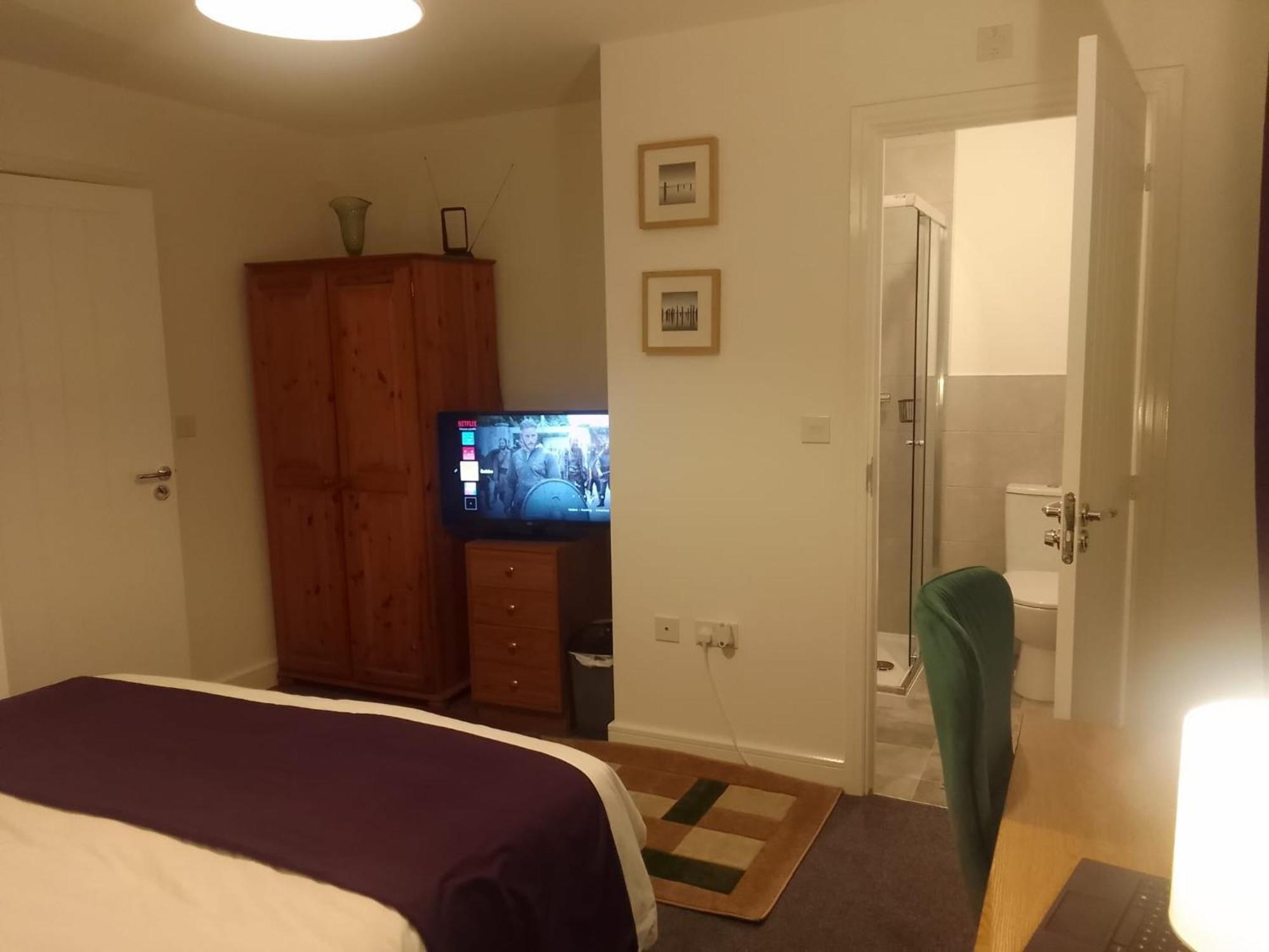 Ideal & Inviting 4 Bedroom * Walsall