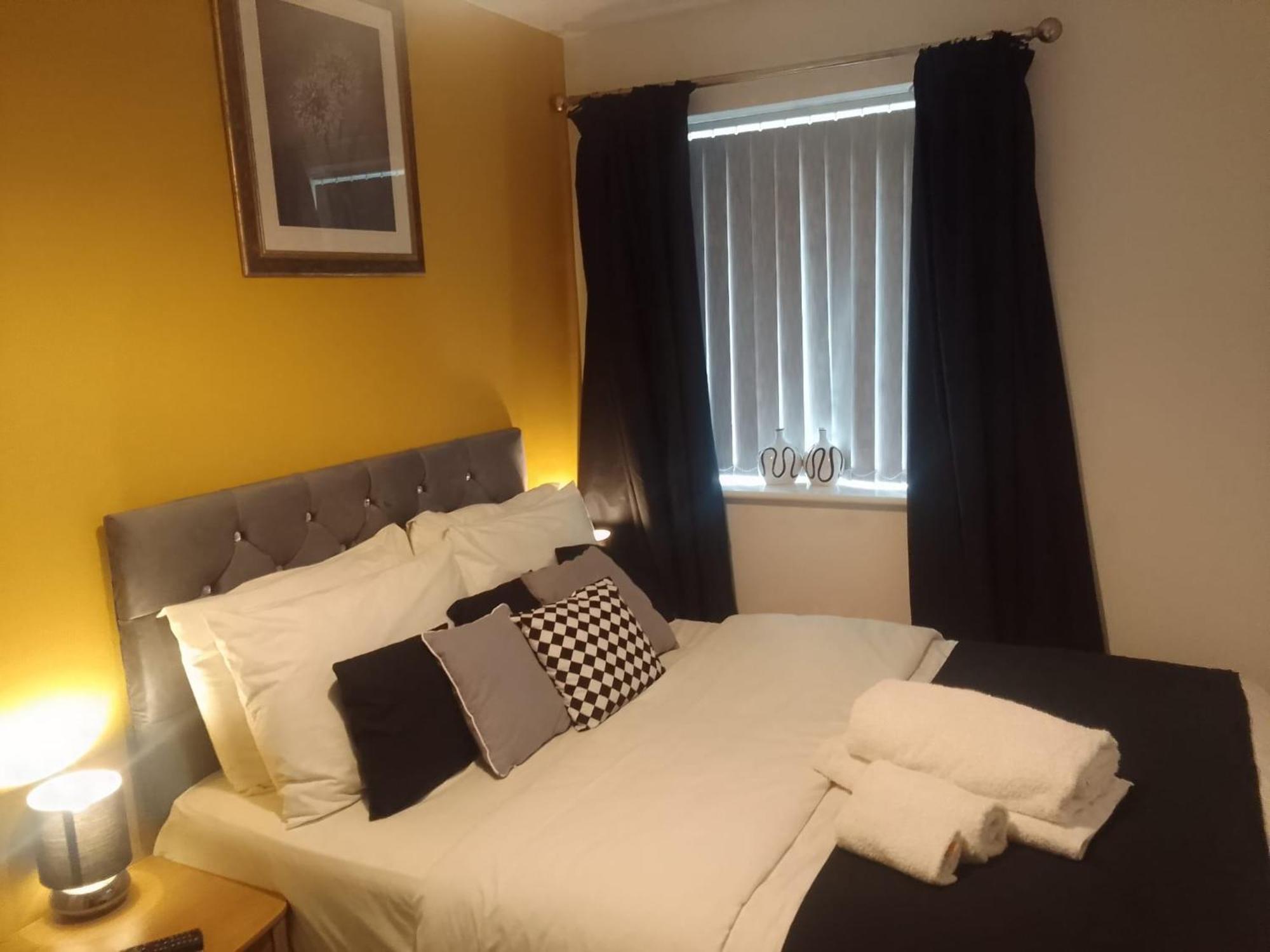Ideal & Inviting 4 Bedroom * Walsall